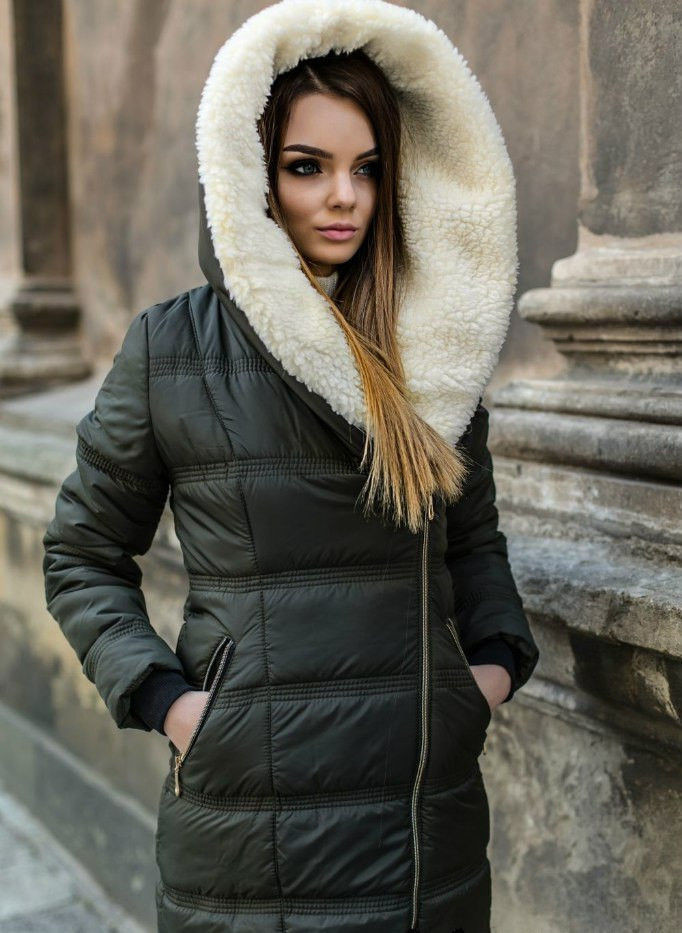 Пальто зимнее женское с капюшоном длинное на синтепоне