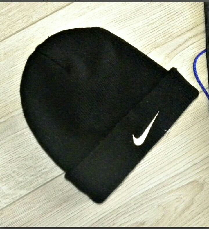 Продам шапку. Шапка найк паленка. Шапка Nike двухсторонняя. Легкие шапки найк. Флисовая двухсторонняя шапка Nike.