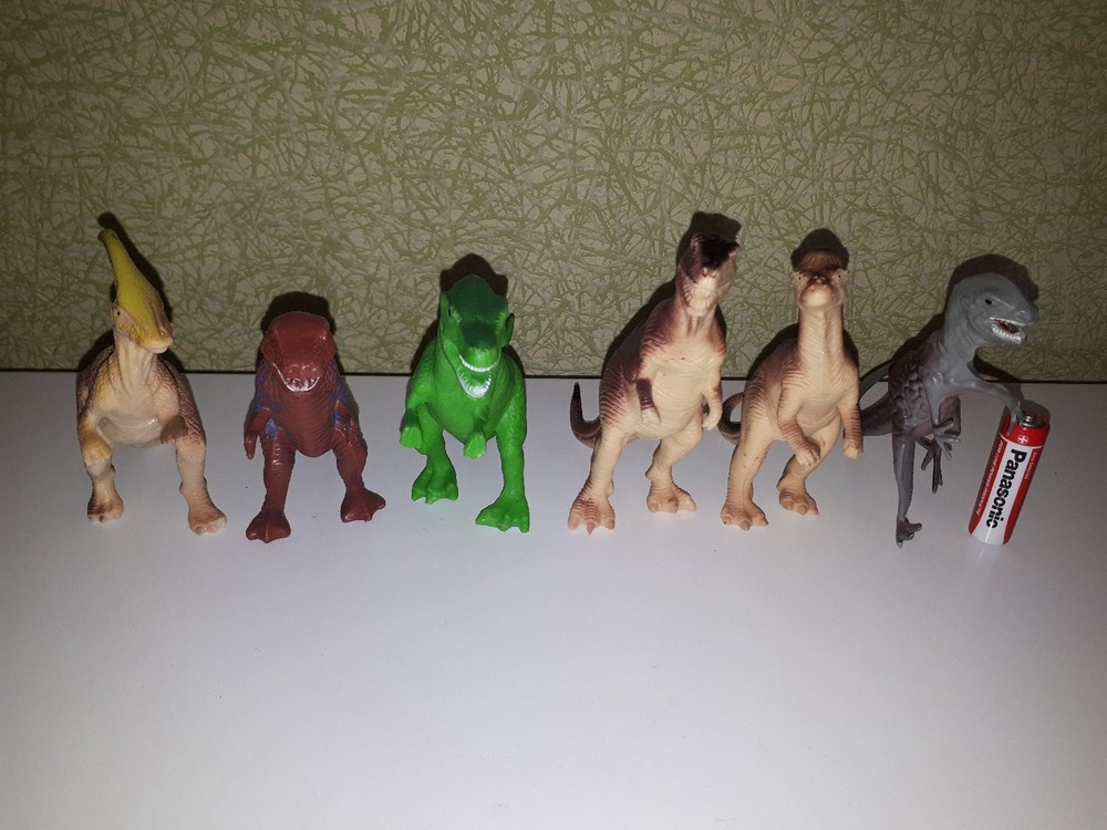 Фигурки динозавры бу фото №1