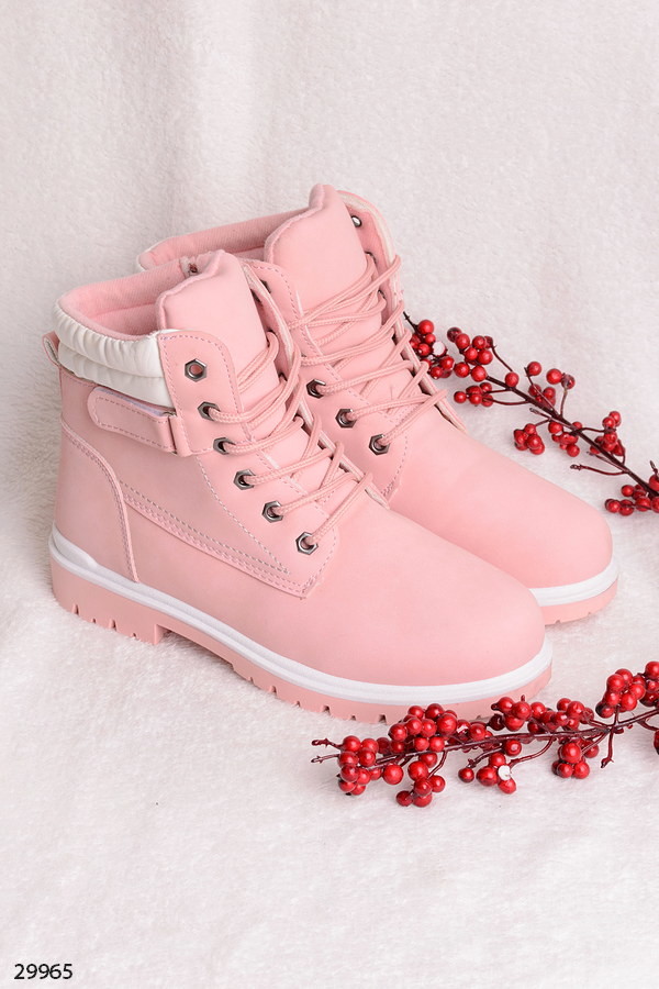 Светло розовые ботинки