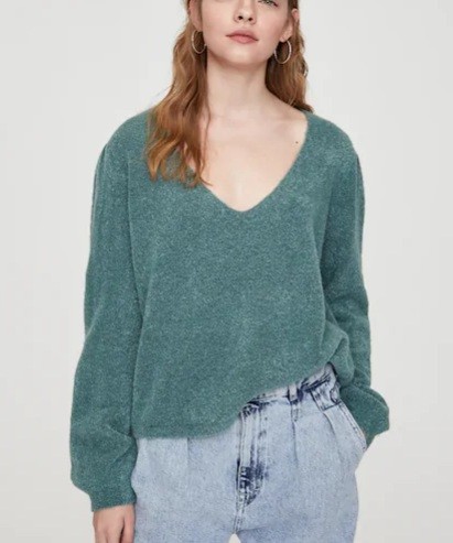 Свитера женские с v-образным вырезом pull&bear испания фото №1
