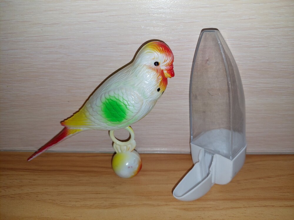 Игрушка поилка для попугая актуально фото №1