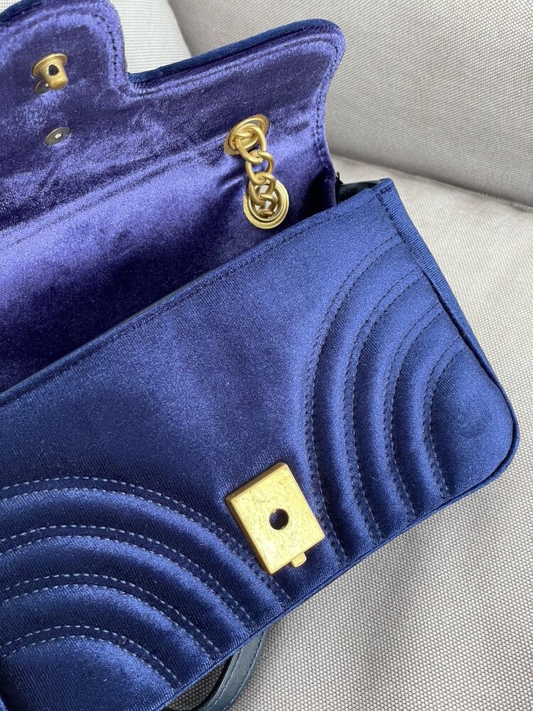 Gucci marmont hot sale medium velvet