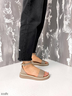 Бежеві шкіряні босоніжки, закрита п'ятка, натуральна шкіра