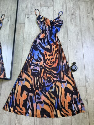 Розпродаж магазину! Сукня