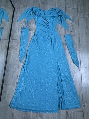 Розпродаж магазину! сукня блиск розріз по ніжці камінці зверху і валани є рукавички