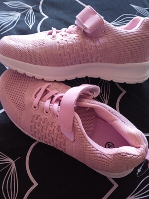 Шикарнейшие легенькие кроссовки текстиль