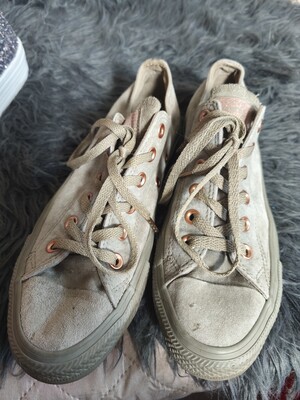 Converse uk6 39p 24.5 стопа. Ідеальний стан оригінальні замшеві кеди