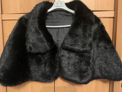 #36 хутряна накидка на плечі. Стан новоі